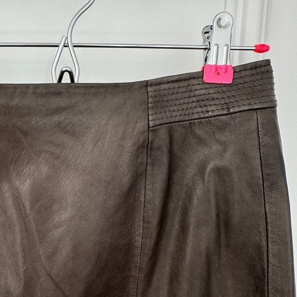 ⭐️Stunning Hugo Boss Olive Lambskin Leather Pencil Skirt Womens Size 4 - Picture 2 of 5